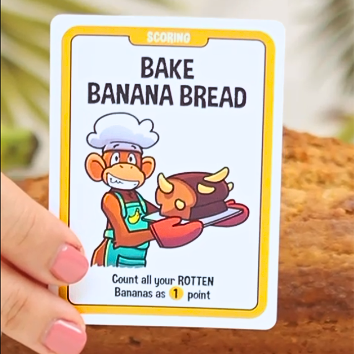 Collect bananas and special scoring cards